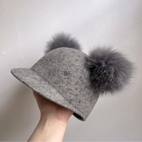 Bettina Wool Cap with double fox fur pom poms - Picture 2 of 3